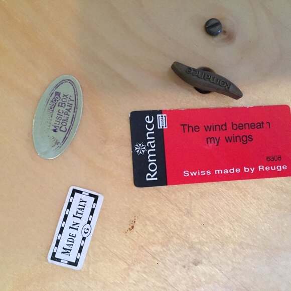 Vintage Reuge Swiss Music Jewelry Box Octagonal Design Floral Inlay & Velvet - Picture 6 of 15